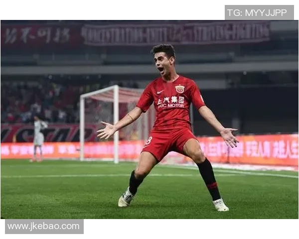 足球大师推荐哪些优秀球员值得关注和学习技巧